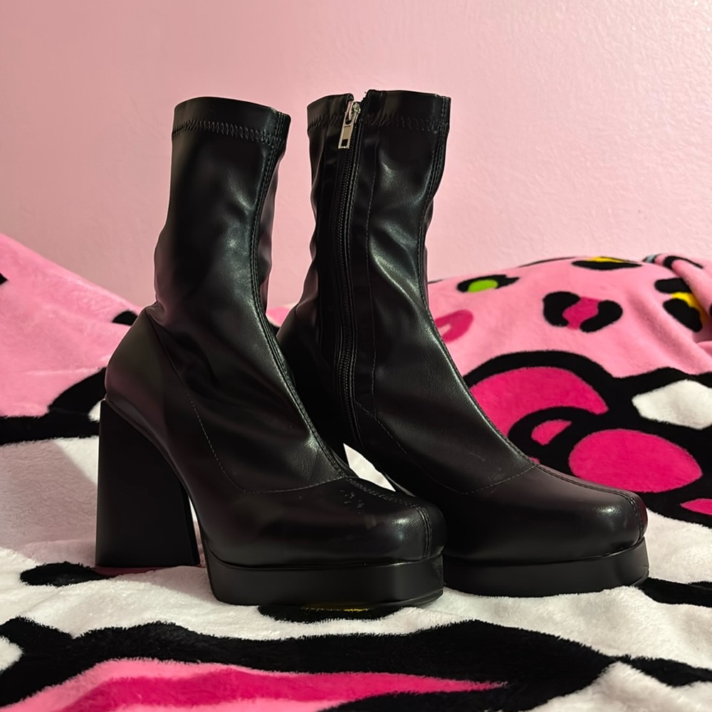 So Chic Lamoda Platform Ankle Boots